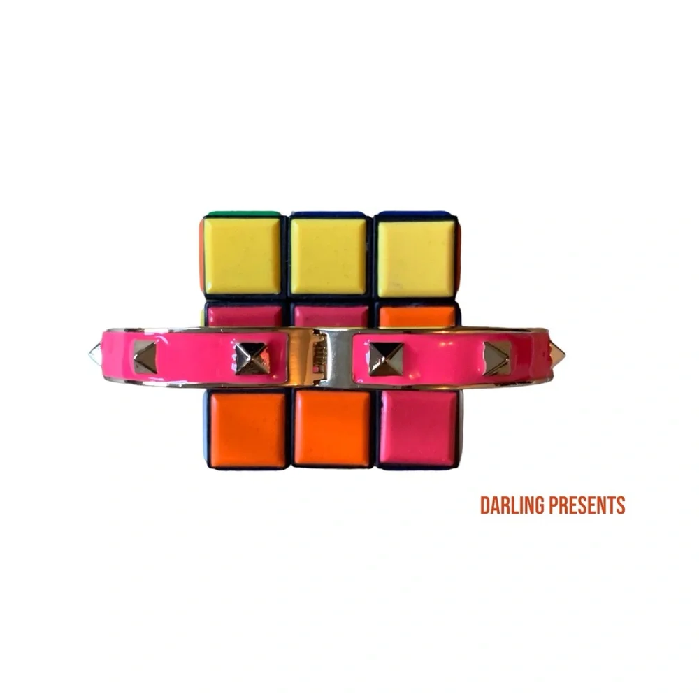 Acrylic Gold Stud Hinge Bracelet Women Color Pink - Picture 4 of 6